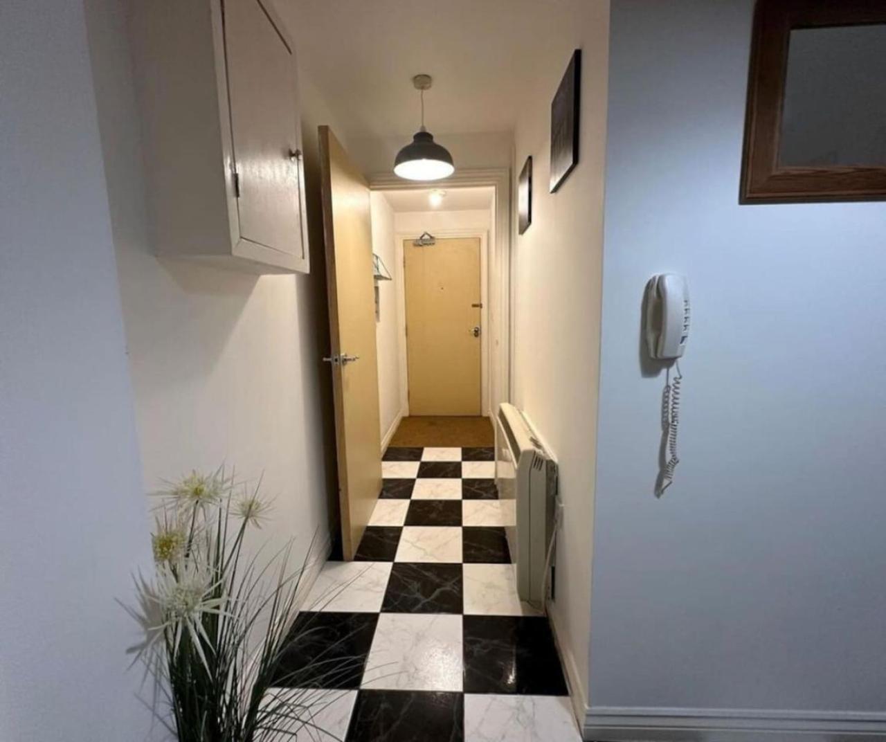 Brunswick House, Sleeps 6 In 2 Bedrooms, Parking, Wifi Apartment *