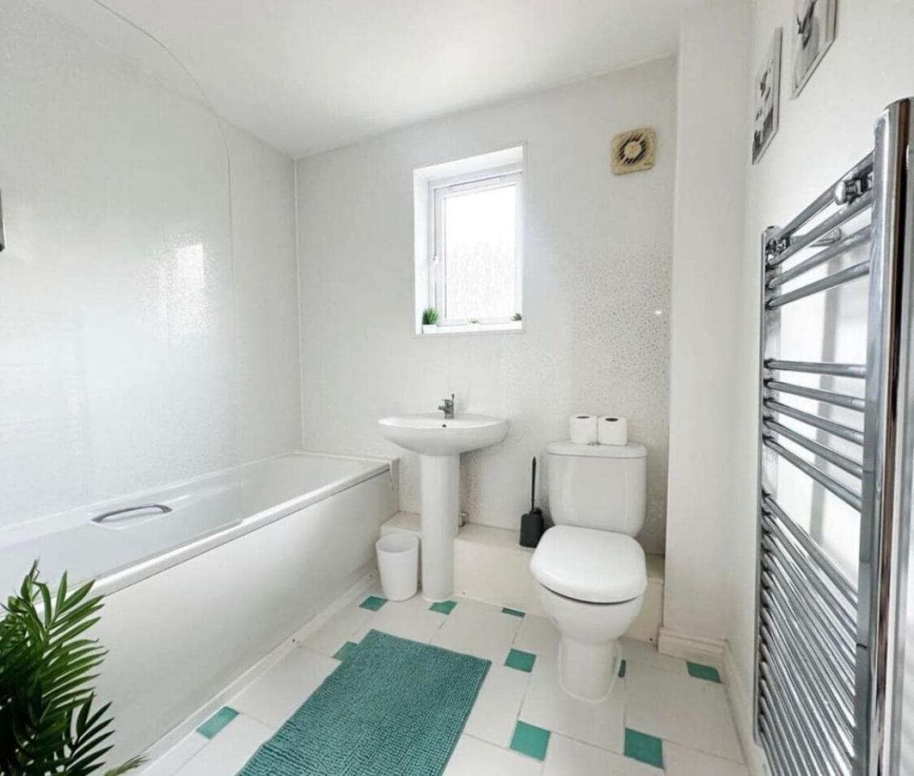 Apartment Brunswick House, Sleeps 6 In 2 Bedrooms, Parking, Wifi