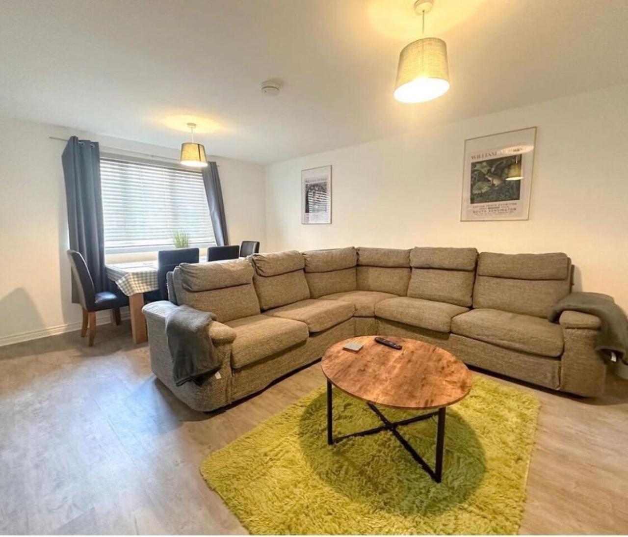 Brunswick House, Sleeps 6 In 2 Bedrooms, Parking, Wifi Apartment